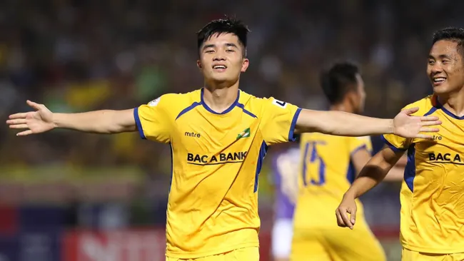 Đánh bại Hà Nội FC trên sân khách, SLNA giành lấy ngôi đầu V-League 2020