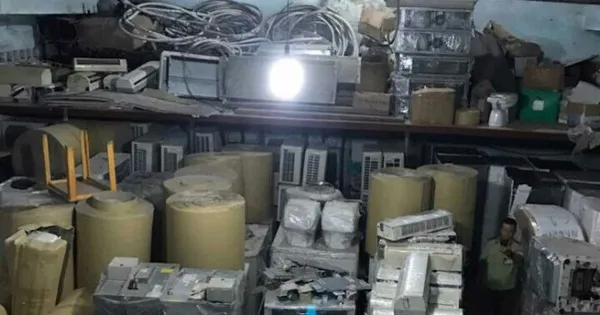 Bị kiểm tra lô hàng điện máy không rõ nguồn gốc, tài xế bỏ của chạy lấy người