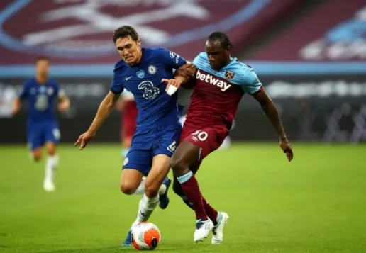 Andreas Christensen bị chỉ trích dữ dội sau trận thua West Ham
