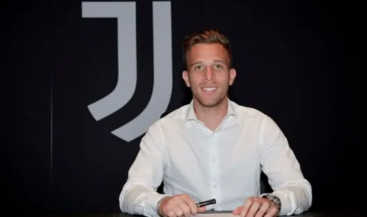 Juventus bị chỉ trích vì chiêu mộ Arthur Melo