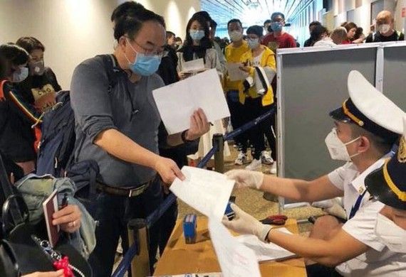 Hỗ trợ nhập cảnh cho người nước ngoài đến làm việc tại TPHCM