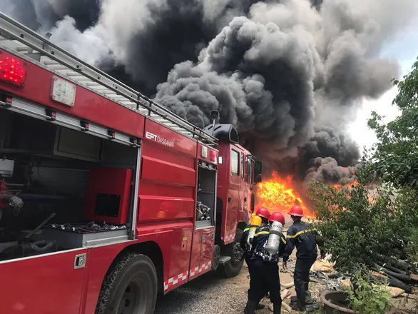 Thanh Hóa: Cháy lớn kho chứa hàng ở khu công nghiệp Tây Bắc Ga