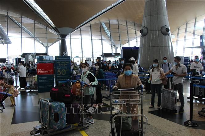 Tin tức COVID-19: Ngày 5/7, hơn 300 công dân Việt Nam tại Malaysia về nước