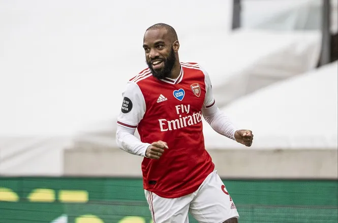 HLV Arsenal tiết lộ tương lai Lacazette