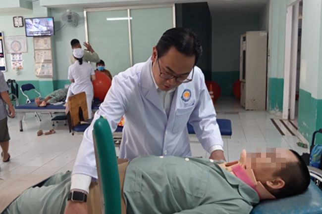 TS.BS Phan Minh Hoàng: “Để điều trị hiệu quả, phải hiểu nỗi lòng người bệnh”