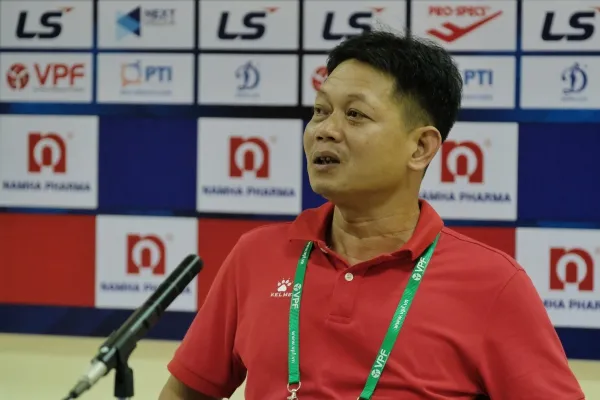 HLV Nam Định: Bỏ bùa mà thắng thì cần gì thuê Tây?