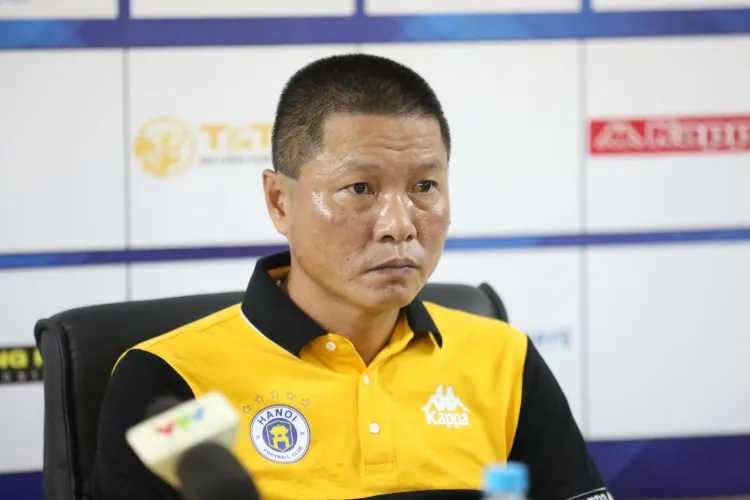 HLV Chu Đình Nghiêm: Đoàn Văn Hậu sẽ giúp Hà Nội có thêm lợi thế