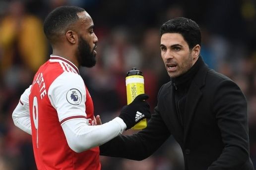 HLV Arteta tiết lộ tương lai Alexandre Lacazette