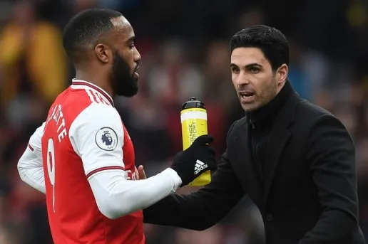 HLV Arteta tiết lộ tương lai Alexandre Lacazette