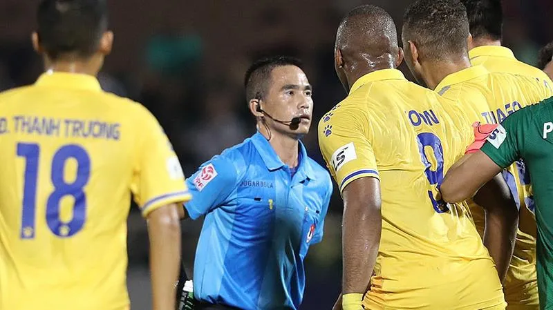Trọng tài xử ép Nam Định trận gặp Sài Gòn đón nhận thêm án phạt