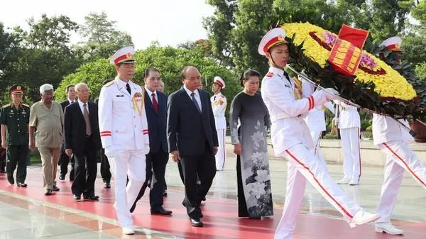 Lãnh đạo Đảng, Nhà nước viếng Chủ tịch Hồ Chí Minh, tưởng niệm các anh hùng liệt sĩ ngày 25/07/2020