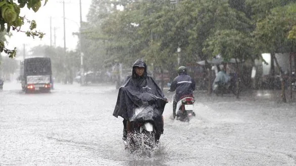 Dự báo thời tiết ngày mai 26/7: Vùng núi Bắc Bộ có mưa rào và dông rải rác, Bắc Bộ và Trung Bộ nắng nóng