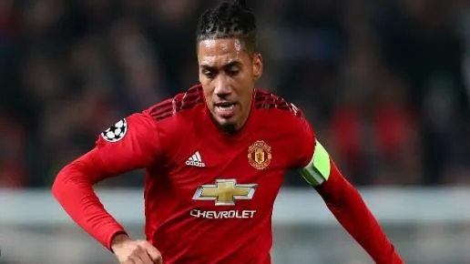 Roma và MU quyết định thế nào về tương lai Chris Smalling?