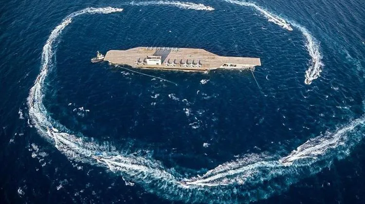 Iran phóng tên lửa đạn đạo ngầm trong lúc tập trận quân sự