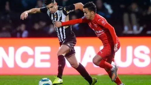 MU nhắm cái tên lạ nâng cấp cánh trái