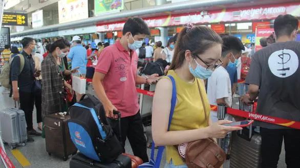 Du khách “mắc kẹt” tại Đà Nẵng đăng kí chuyến bay về Hà Nội, TPHCM trước 17g30 ngày 5/8