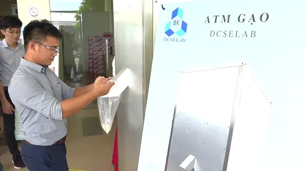 ATM gạo di động, có thể điều khiển bằng chân