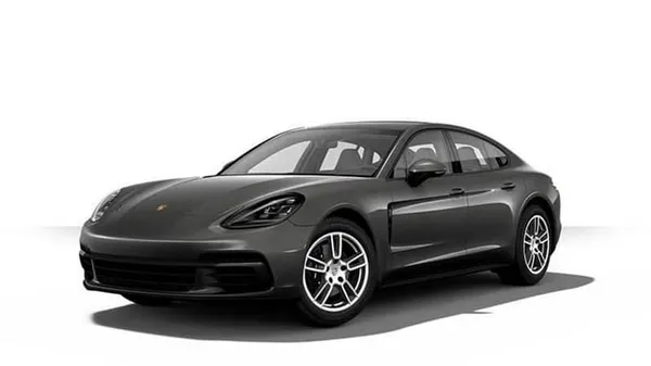 Porsche - chiếc ô tô thể thao với sức mạnh húc đổ lan can cầu