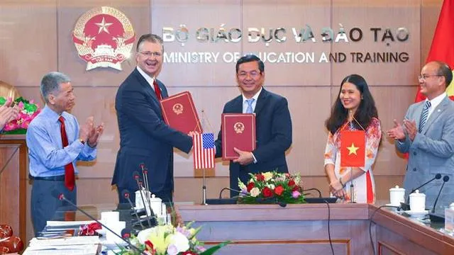 Hoa Kỳ đưa tình nguyện viên đến Việt Nam dạy tiếng Anh cho các trường trung học Việt Nam