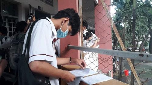 Thí sinh kết thúc môn thi Ngữ văn: Đề dễ thở
