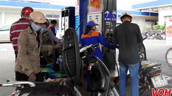 Giá xăng RON95, dầu diesel và dầu hỏa giảm cực nhẹ