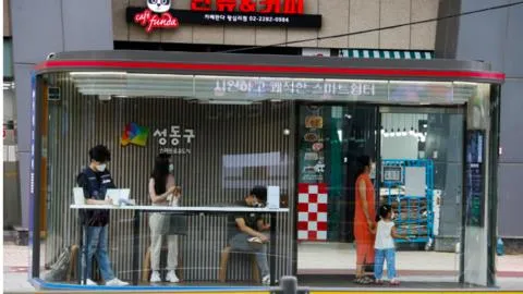 Hàn Quốc nâng mức áp đặt giãn cách xã hội tại Seoul