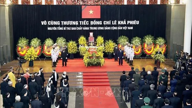 Lễ truy điệu đưa tiễn nguyên Tổng bí thư Lê Khả Phiêu về nơi an nghỉ cuối cùng
