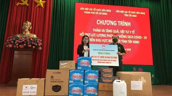 HUFO trao tặng quà và vật tư y tế cho Bộ đội Biên phòng tỉnh Tây Ninh