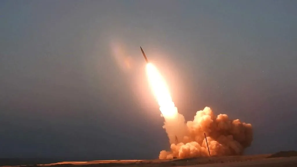 Iran trình làng tên lửa đạn đạo và tên lửa hành trình mới tự sản xuất