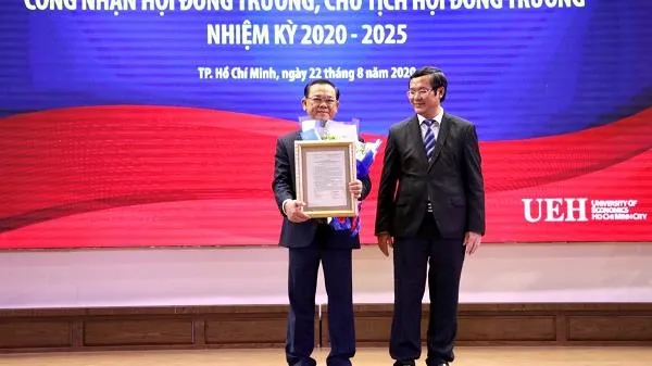 Chủ tịch UBND TPHCM Nguyễn Thành Phong là thành viên Hội đồng trường ĐH Kinh tế TPHCM nhiệm kỳ 2020 - 2025