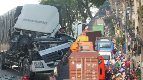 Tin tức tai nạn giao thông hôm nay 25/08/2020: Ôtô tông liên hoàn, giao thông tê liệt tại cửa ngõ Sài Gòn 