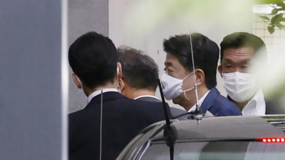 Thủ tướng Nhật Bản quay lại bệnh viện trong ngày đánh dấu là thủ tướng tại vị lâu nhất