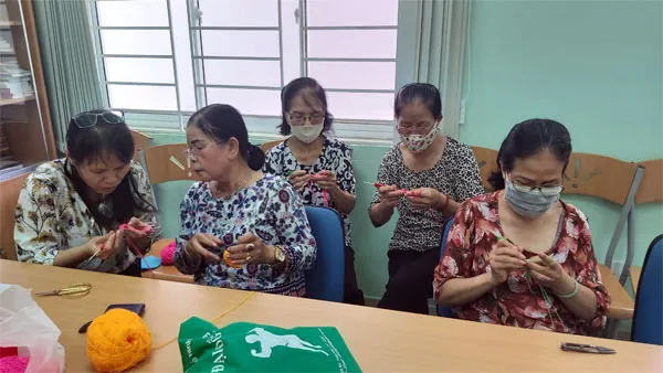 Phụ nữ phường 7, quận Bình Thạnh - làm “Tai giả” bằng cả trái tim