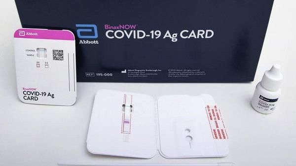 Chính phủ Mỹ đặt mua 150 triệu bộ kít xét nghiệm nhanh Covid-19 vừa được FDA cấp phép 