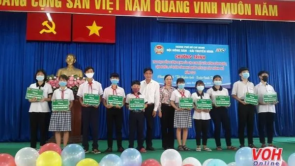 Trao học bổng Lương Định Của cho con hội viên nông dân nghèo, cận nghèo