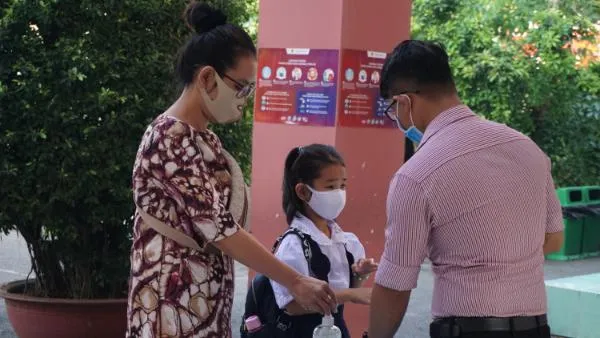 Học sinh TPHCM nô nức tựu trường trong điều kiện an toàn phòng dịch