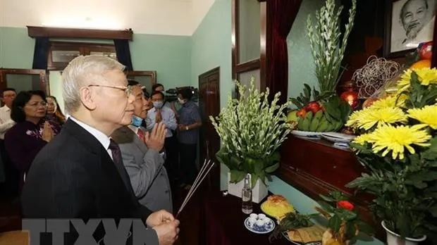 Tổng Bí thư, Chủ tịch nước dâng hương tưởng niệm Chủ tịch Hồ Chí Minh