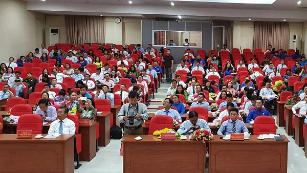 Quán bar được hoạt động trở lại, lễ hội, hội nghị, hội chợ được tổ chức bình thường