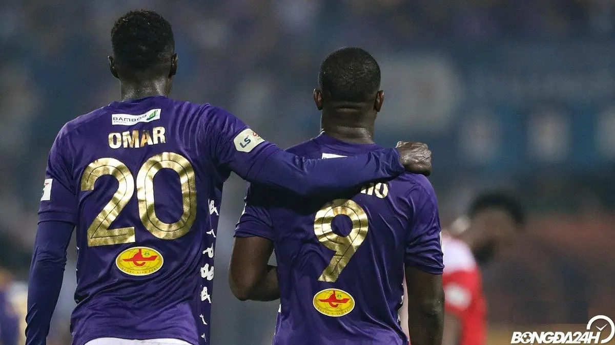 Hà Nội chấp tiền đạo ngoại trước TPHCM FC