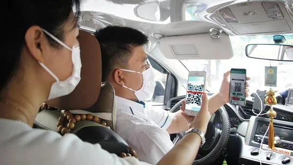 Khách hàng đi taxi Vinasun thanh toán không tiền mặt nhận ưu đãi lớn