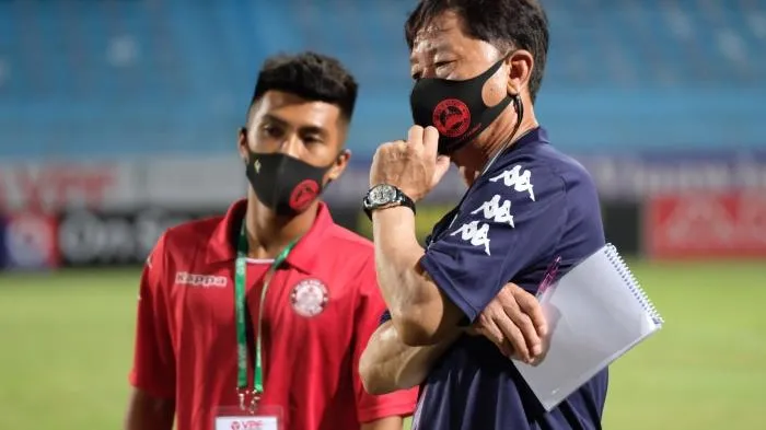 HLV Chung Hae Seong nhận trách nhiệm sau thảm bại 1-5