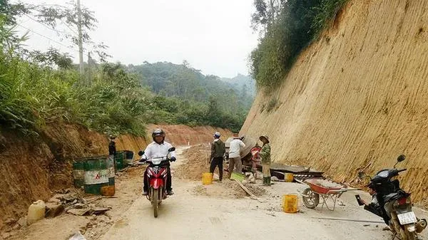 Hậu quả bão số 5, hơn 8.000 người dân Tây Giang (Quảng Nam) bị cô lập