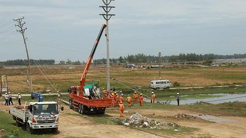 EVN lý giải nguyên nhân 304 cột điện bê tông tại miền Trung bị gãy do bão số 5
