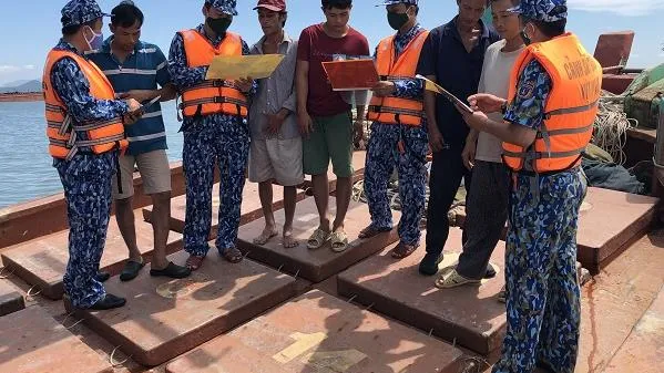 Tuyên truyền bảo vệ tuyến cáp quang AAG cho ngư dân
