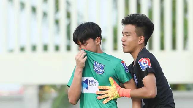 Thủ môn U17 HAGL bật khóc sau thất bại ở bán kết giải U17 quốc gia 2020