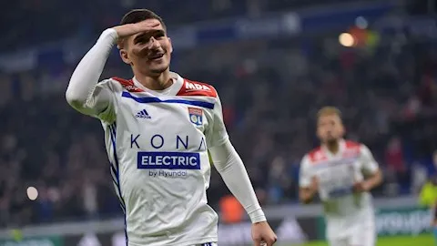 Arsenal tiến gần tiền vệ của Lyon