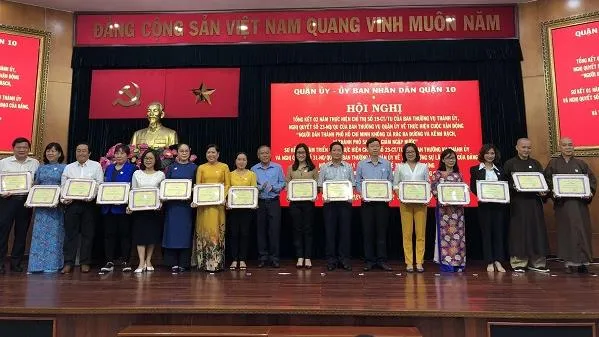 Xử phạt gần 300 trường hợp vi phạm hành chính về vệ sinh môi trường nơi công cộng ở quận 10