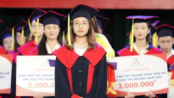 Trường ĐH Kinh tế - Tài chính TPHCM: 10% tốt nghiệp loại xuất sắc