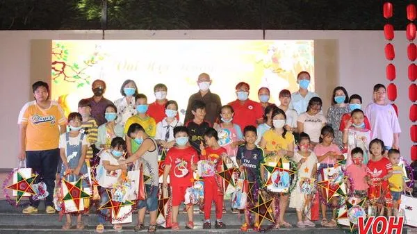1.000 thiếu nhi có hoàn cảnh khó khăn “Vui hội trăng rằm năm 2020