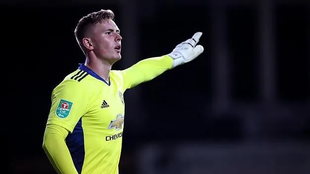 Các ngôi sao MU hủng hộ Henderson chiếm vị trí của De Gea